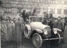 Каменев инспектирует первый советский автомобиль. За рулем - Рыков.